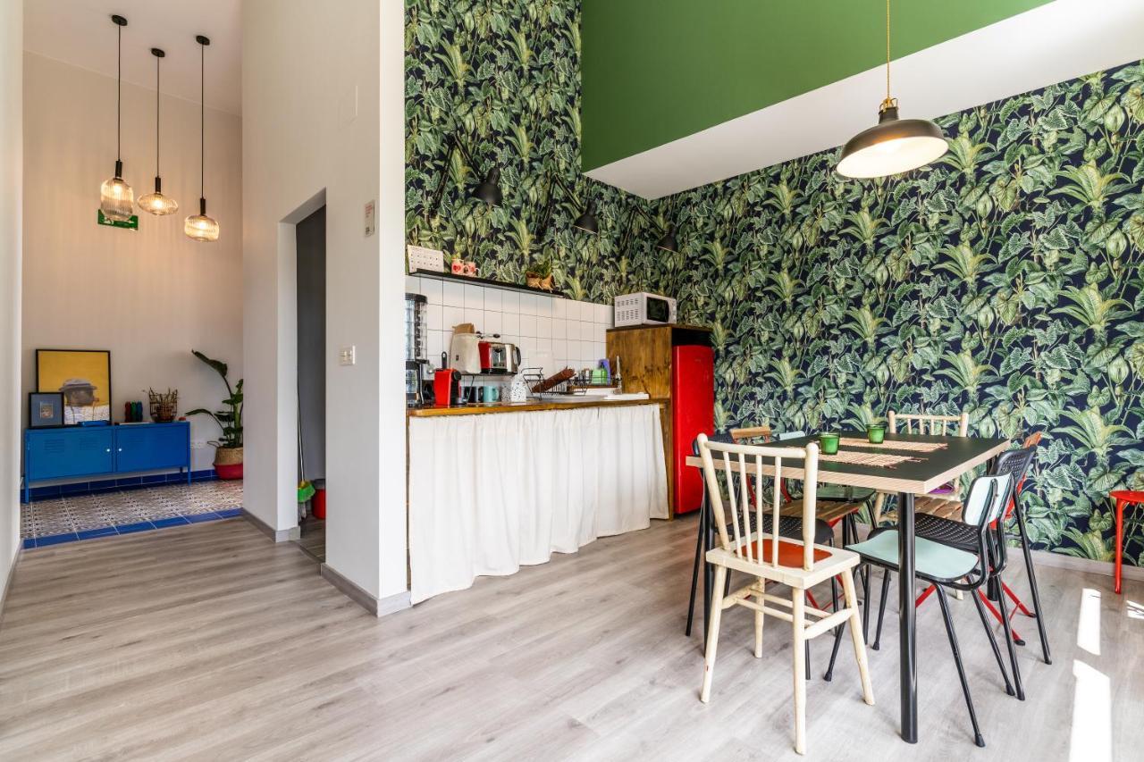 Four Rooms Hostel Lugo Esterno foto