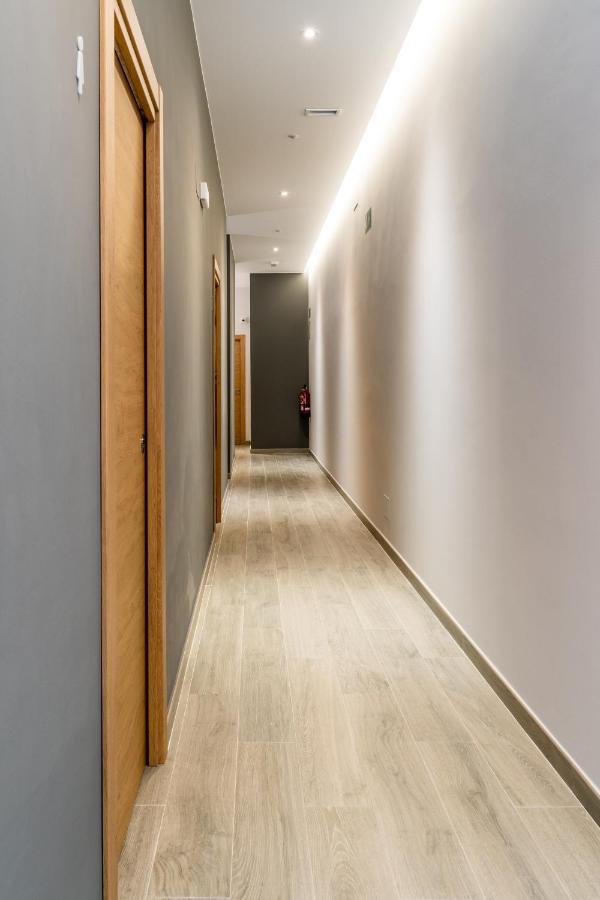Four Rooms Hostel Lugo Esterno foto