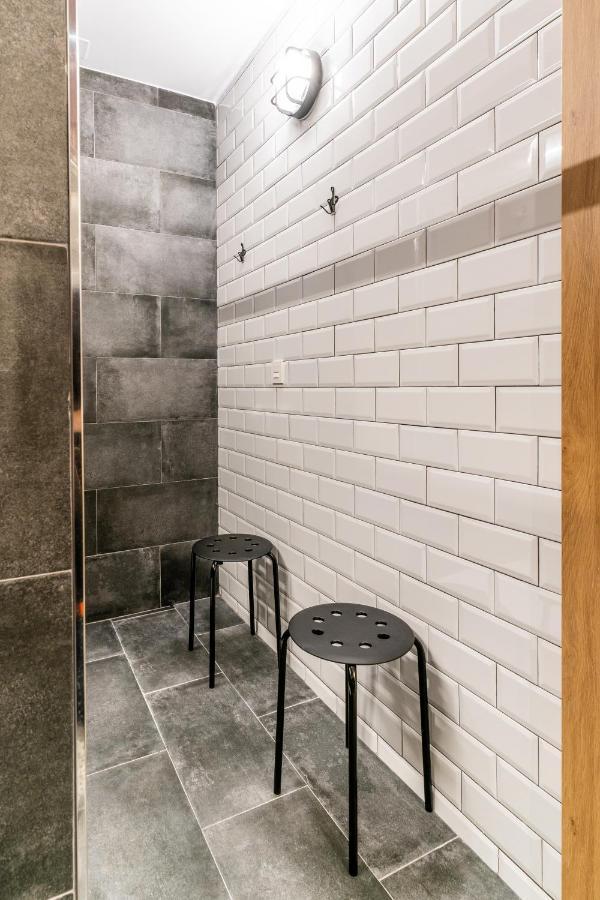 Four Rooms Hostel Lugo Esterno foto