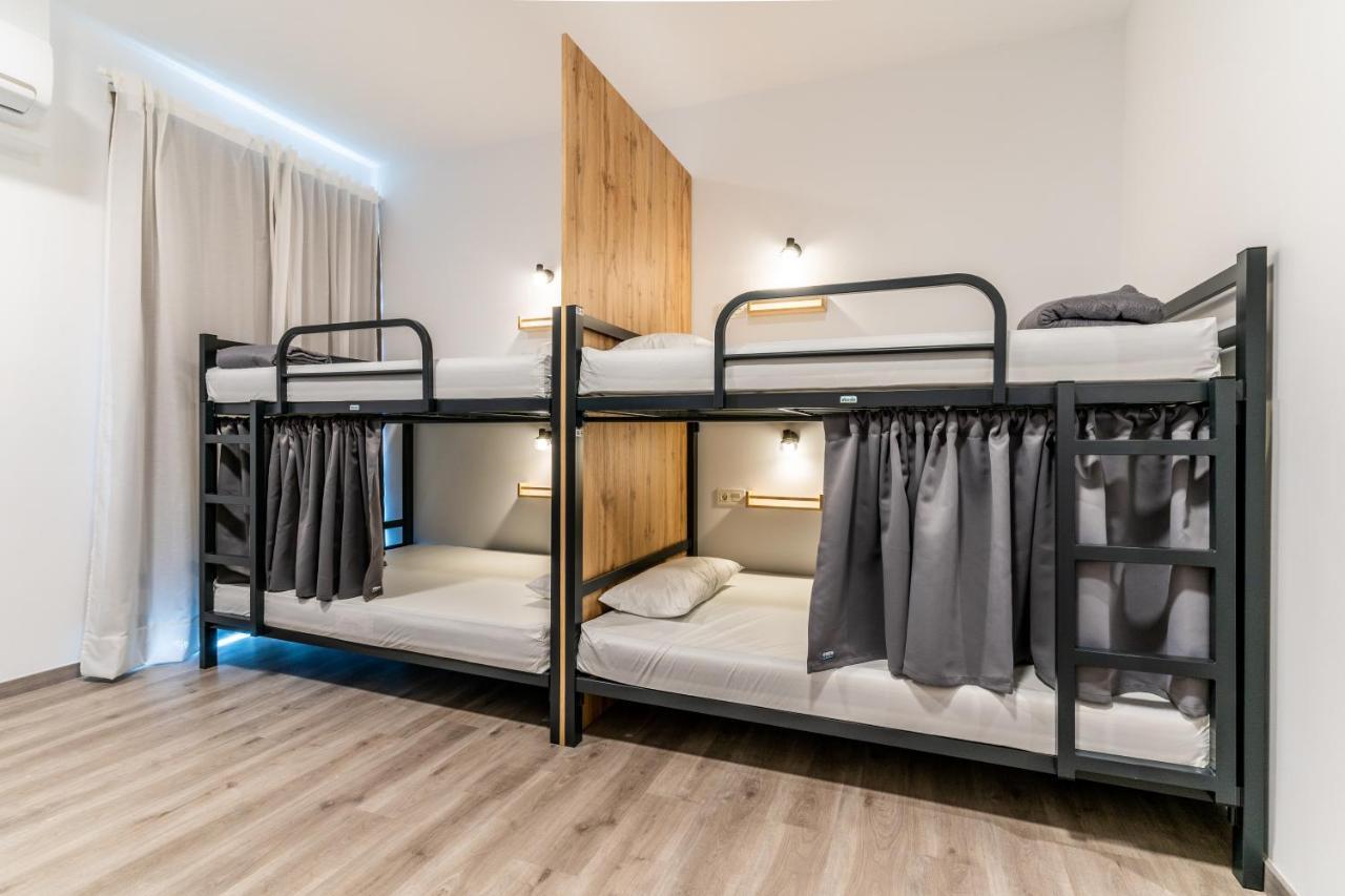 Four Rooms Hostel Lugo Esterno foto