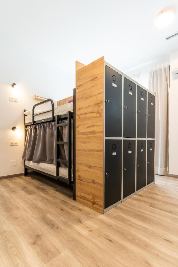 Four Rooms Hostel Lugo Esterno foto