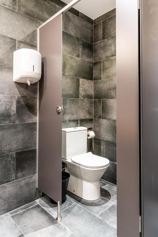 Four Rooms Hostel Lugo Esterno foto