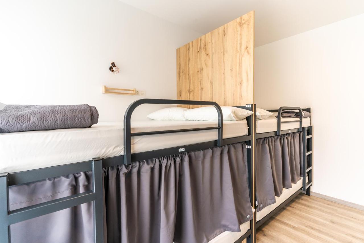 Four Rooms Hostel Lugo Esterno foto