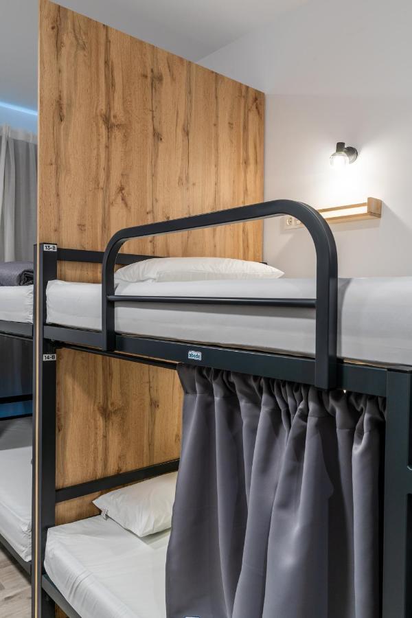 Four Rooms Hostel Lugo Esterno foto
